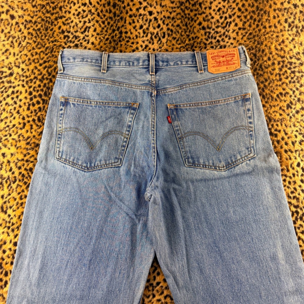 Levis 550 Relaxed Fit Jeans Mens 38x31 Medium Wash Blue Denim 2000s Vintage